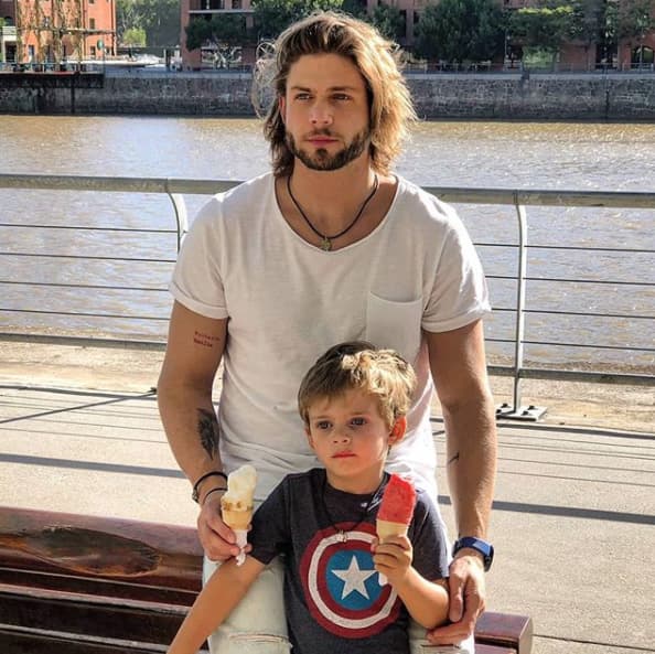 Paulina y Horacio no solamente enviaron mensajes de cumpleaños a Benicio, están junto a él en Puerto Madero, Argentina, para celebrarlo.