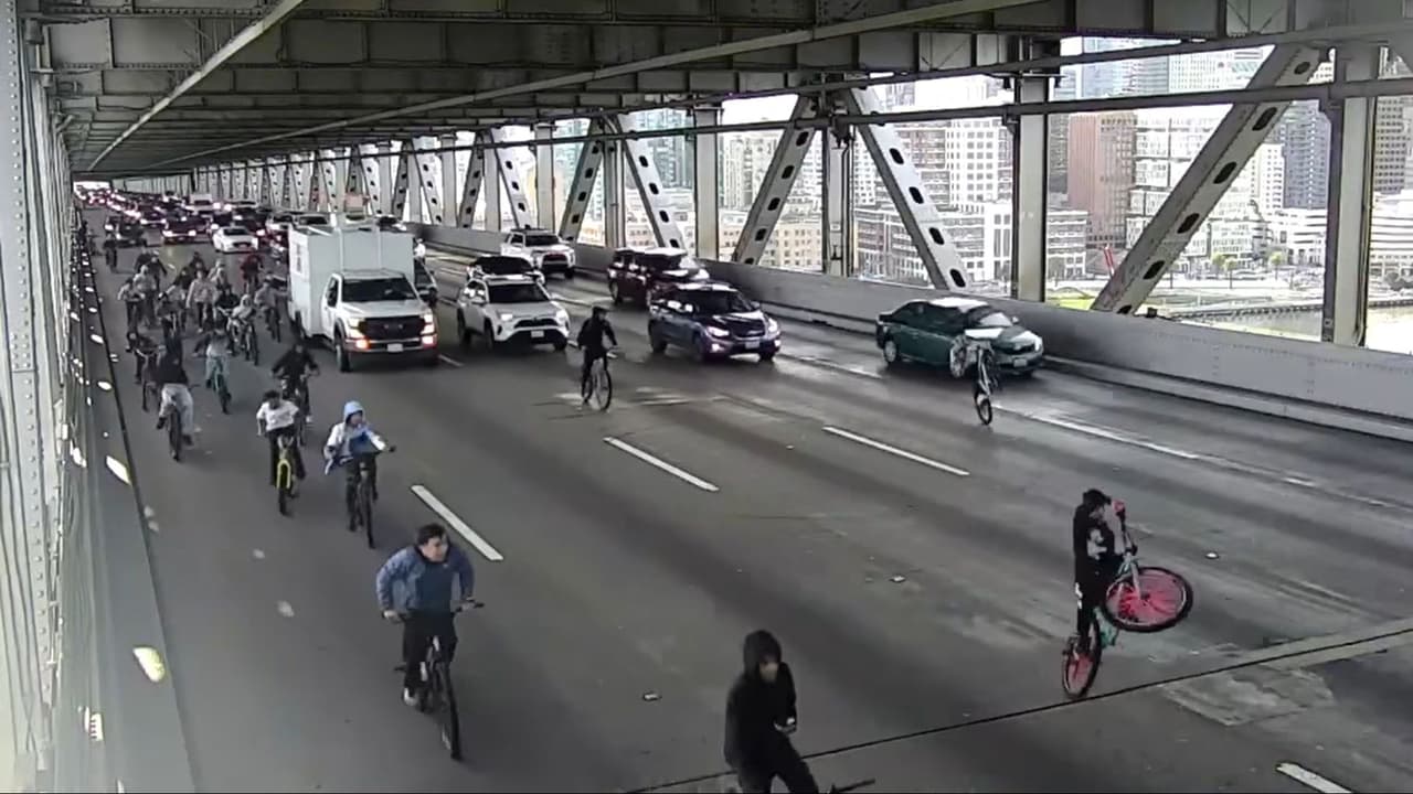 CHP advierte a ciclistas que su vida peligra al circular por el Puente de la Bahía