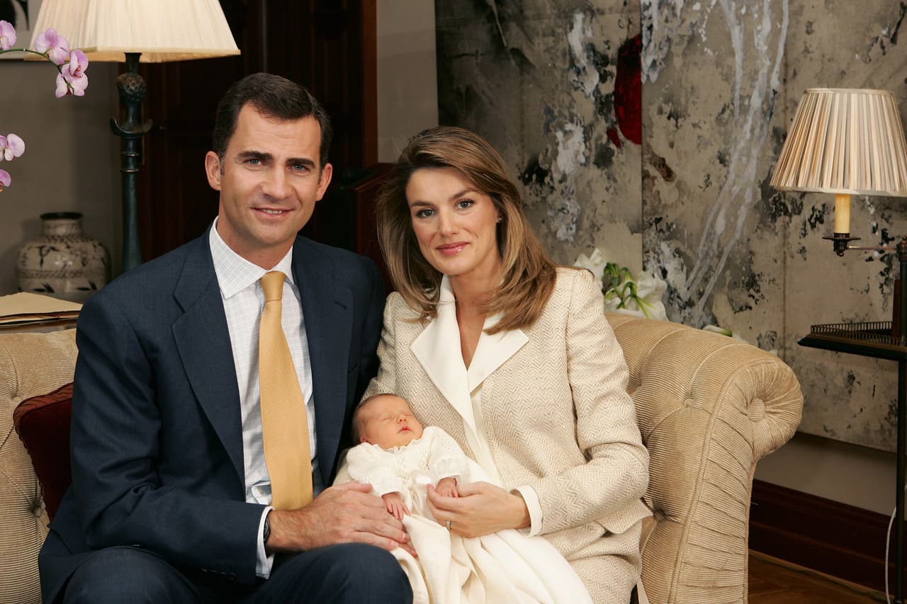 Una vez en el palacio de la Zarzuela en Madrid, los padres presentaron a su hija con esta foto oficial.