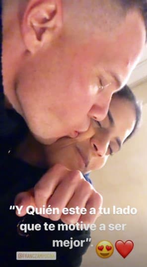 Un conocido dicho dice que "las parejas que entrenan juntas, se quedan juntas", y en pocos meses la frase se hará realidad. Nuestra conductora vive una historia de amor de cuento de hadas y esta imagen dice más que mil palabras.