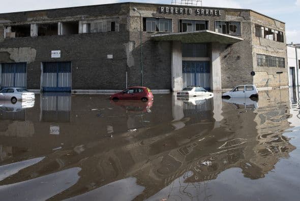 El ayuntamiento de la capital de la provincia, Grosseto, ha dispuesto un centro de acogida para estudiantes que estaban en sus centros educativos y que viven en zonas a las que por el momento no se puede acceder, mientras que el presidente de Toscana, Enrico Rossi, ha pedido que el Gobierno envíe al Ejército a la zona.