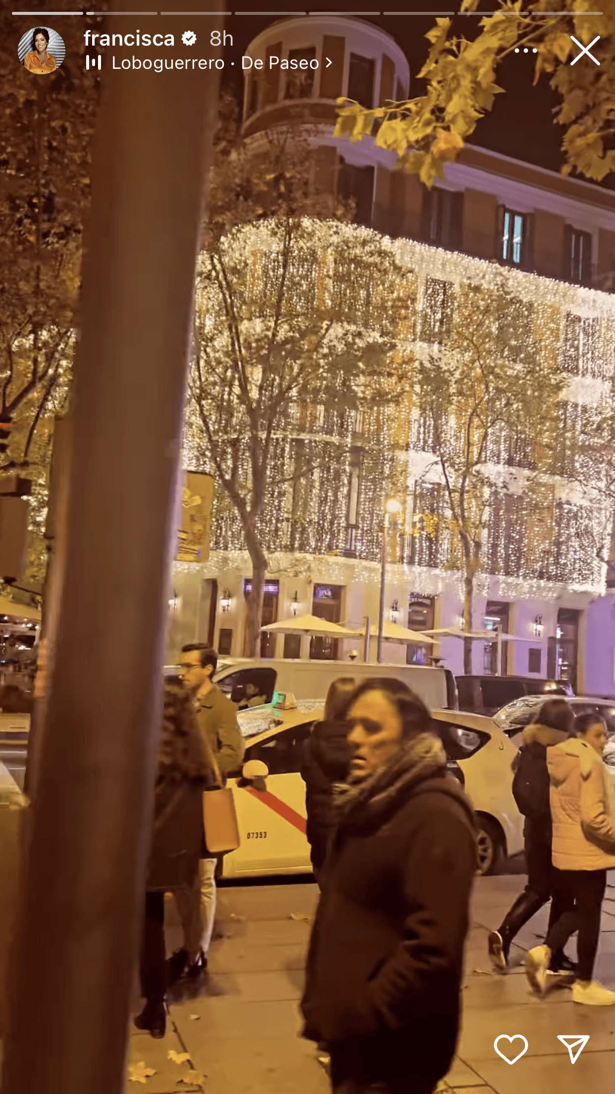 La también actriz documentó algunos de los primeros aspectos de los que le tocó ser testigo en la capital española tan pronto aterrizó en ella. 
<br>