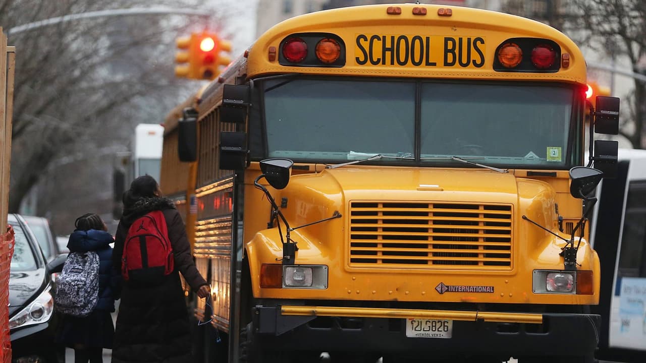 Familias recibirán MetroCards por posible huelga de conductores de autobuses escolares en Nueva York