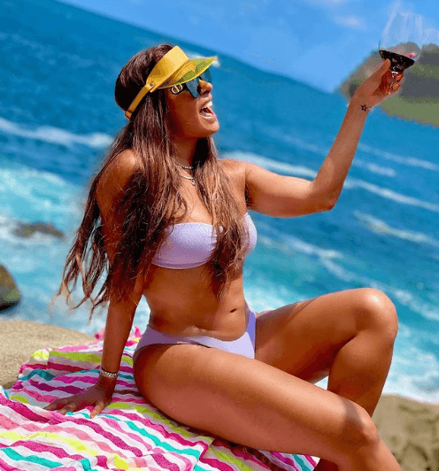 El 5 de junio pasado, Galilea Montijo celebró sus 49 años de vida con una fiesta en las playas de Acapulco, Guerrero, y posando con un bikini morado.