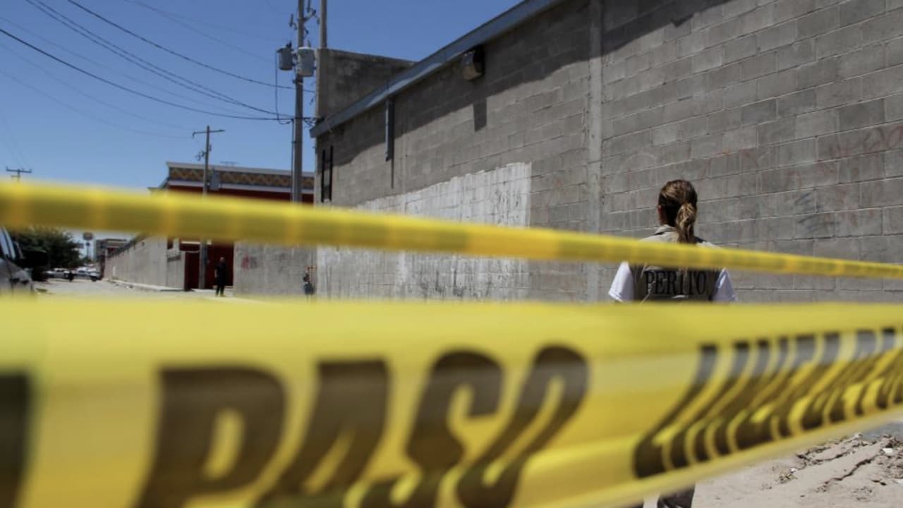 Asesinan a tiros a dos paramédicos después de trasladar a un paciente en una ambulancia en México