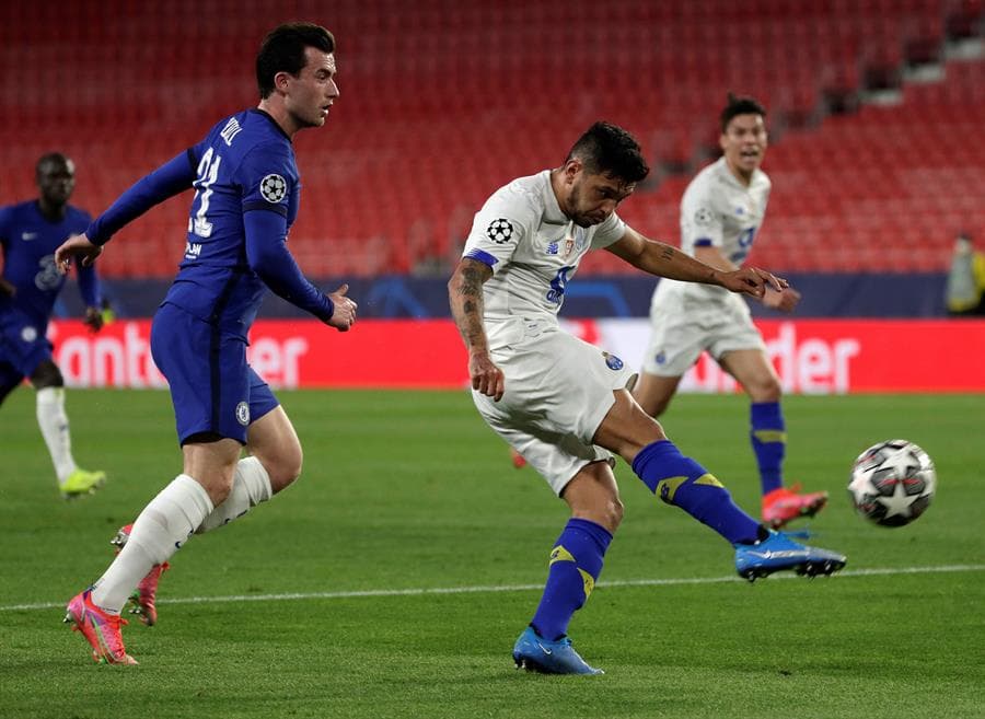 Chelsea logra su pase a las Semifinales de la UEFA Champions League aún con la derrota contra el Porto 0-1 durante el partido de vuelta, pues el marcador global quedó 2-1 a favor del equipo inglés.