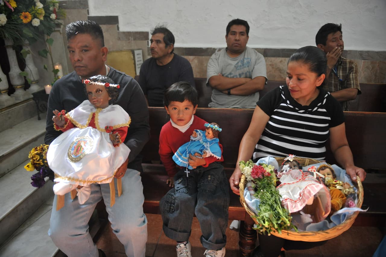 De esta historia bíblica viene que millones de fieles católicos tengan la tradición desde hace muchísimo tiempo de vestir al niño Dios con atuendos que representen a algún santo o a alguna de las muchísimas imágenes que existen del niño Jesús alrededor del mundo, por ejemplo, de Santo Niño de Atocha, para entonces llevarlo a su iglesia local para "presentarlo" también y que sea bendecido por un sacerdote.