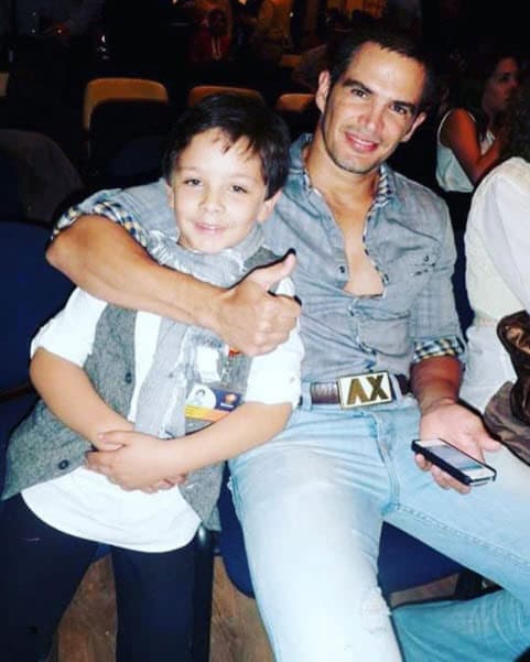 Lloraba mucho por los problemas entre sus padres.