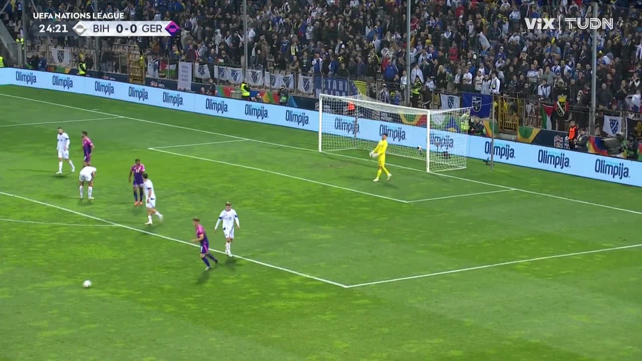 ¡Fogonazo que pasa cerca! Pascal Gross buscaba el ángulo