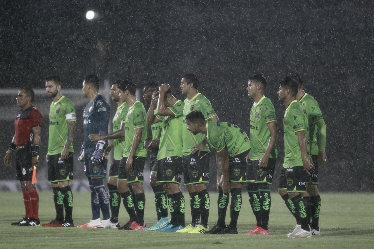 Los Bravos debutaron en el Grita México A21 en medio de una tormenta eléctrica que minutos después provocaría contratiempos en el Olímpico Benito Juárez.