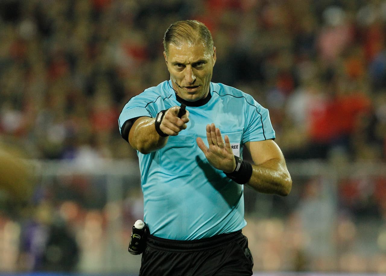 5: Néstor Pitana de Argentina. Es la autoridad más respetada del arbitraje latinoamericano por su experiencia y recorrido, que incluye varios mundiales e incluso finales.