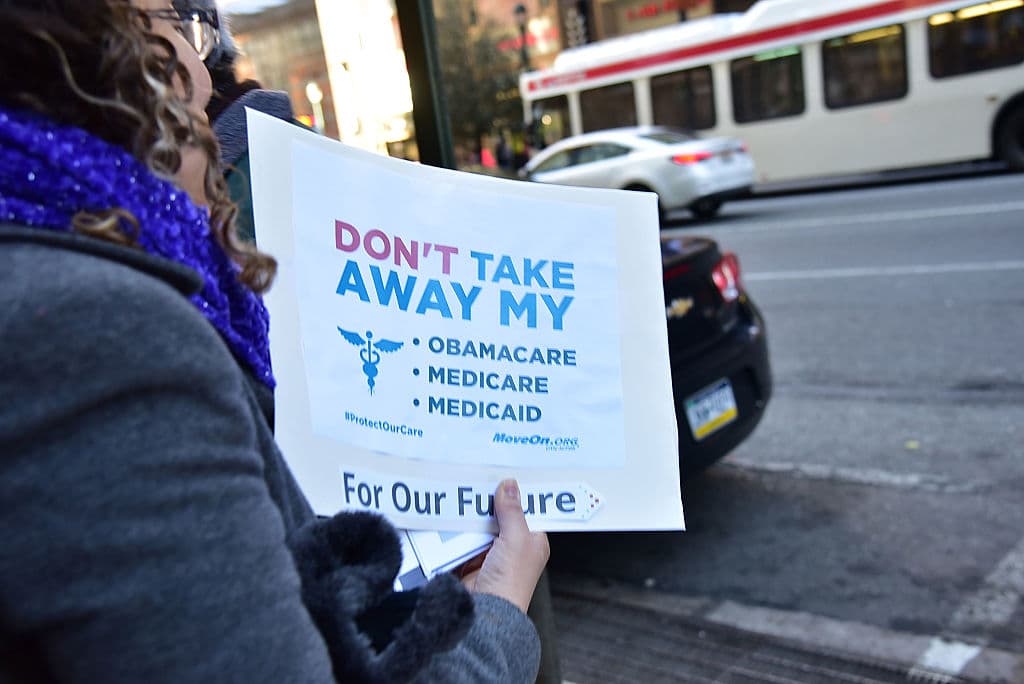 Trump afirma que quiere un sistema de salud para todos