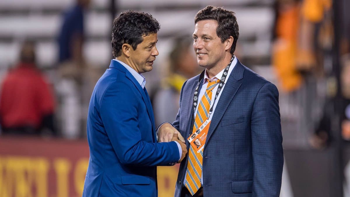Presidente del Dynamo renuncia en pro de conseguir que Houston sea sede mundialista en 2026