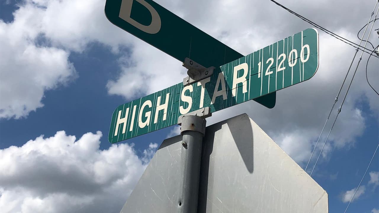 El accidente ocurrió en la cuadra 12100 High Star, al suroeste de Houston.