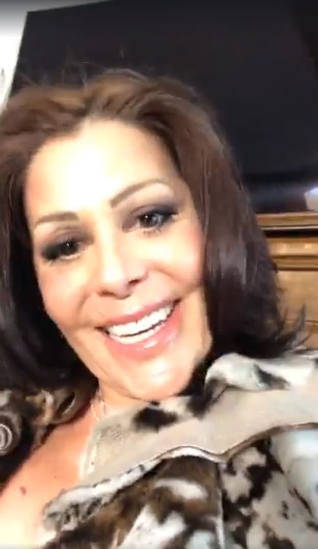 A punto de cumplir 50 años, lució esta imagen durante una interacción con sus seguidores, a quienes les anunciaba su nueva gira por diversas ciudades de Estados Unidos.