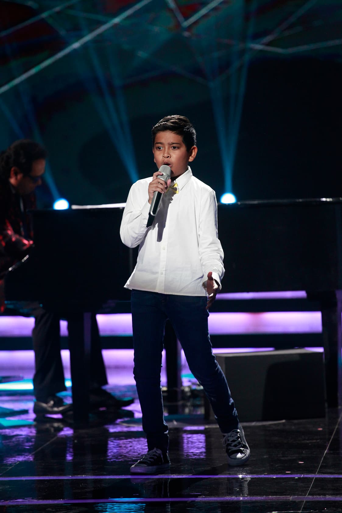 Quedarse en Pequeños Gigantes no fue fácil para Roberto Carlos, el cantante debió luchar por un lugar en dos ocasiones. Fue al inicio del segundo episodio del reality show infantil que finalmente logró ocupar un espacio en el escuadrón 'Victoria y los victoriosos'.