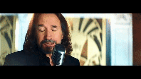 Otro gran dueto es el que hizo junto a Marco Antonio Solís en el tema 'El Perdedor'.