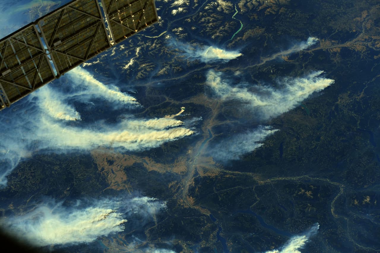 <b>Impresionantes incendios en Canadá</b>
<br>
<br>“Mi primera misión (a la Estación Espacial Internacional) fue en 2016-2017, y mi segunda misión fue cinco años después, en 2021. Pude ver un aumento neto en la frecuencia y la fuerza de fenómenos meteorológicos extremos como huracanes e incendios forestales”, explicó el astronauta en una entrevista a CNN.
<br>