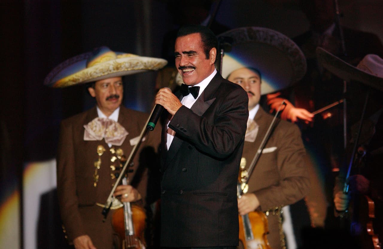 “Un mito, que descanse en paz Vicente Fernández”, son las palabras de Isidro Gaspar.