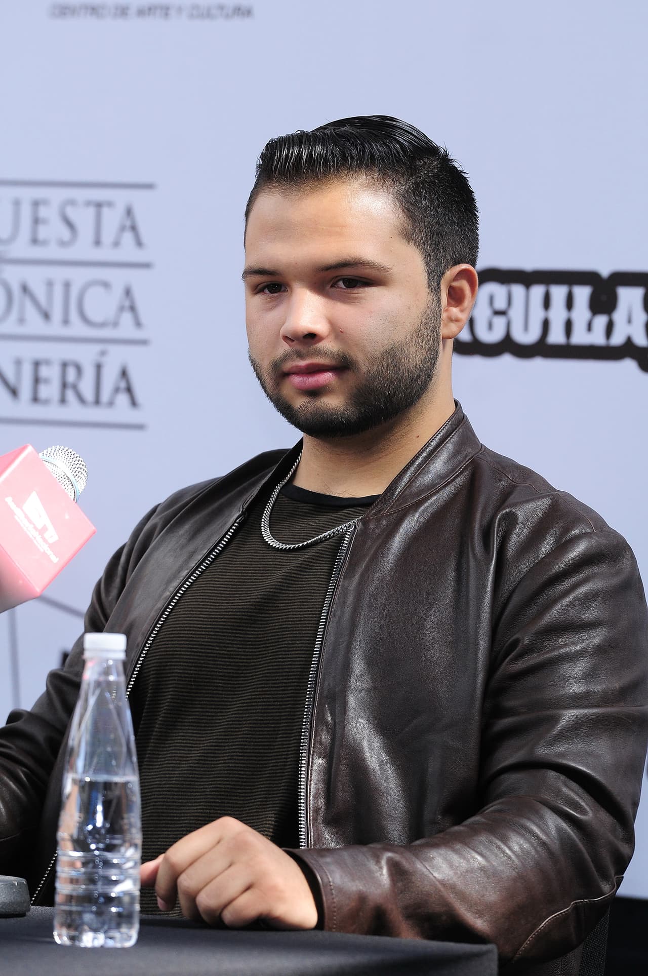 "Le quiero agradecer infinitamente a Chuey Quintanar por esta obra de arte que llevaré por siempre conmigo. A Clemente por ayudarme a planear y organizar el día, a Rudy Chee Ruiz por ayudarnos durante las 9 horas de sesión".
<br>