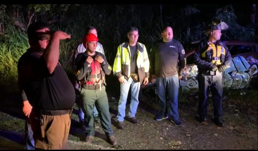 Varias personas quedan atrapadas en el río Charco Azul de Vega Baja tras golpe de agua