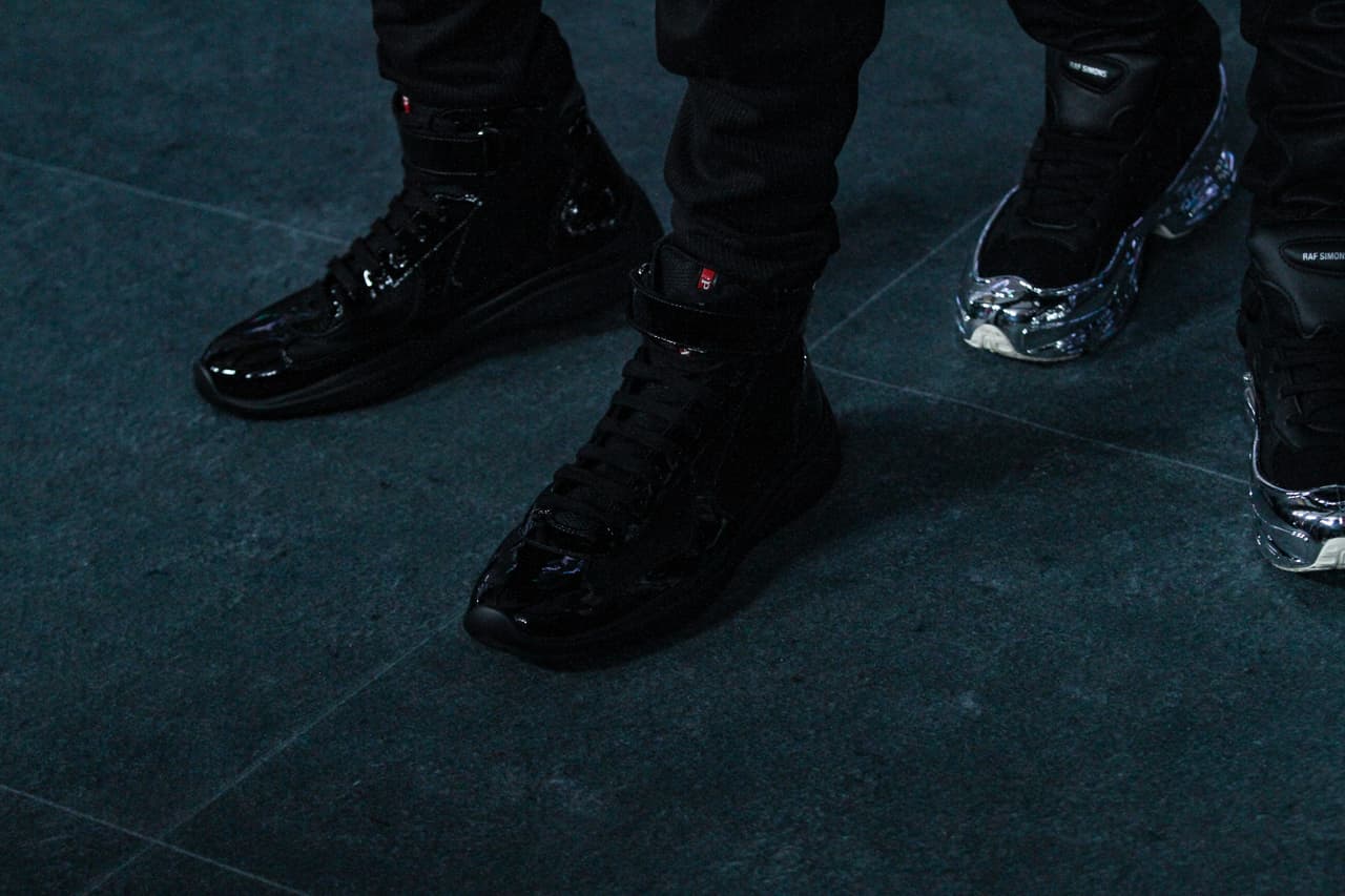 Botas negras y zapatos deportivos, fueron los elegidos por Christopher y Erick Brian.