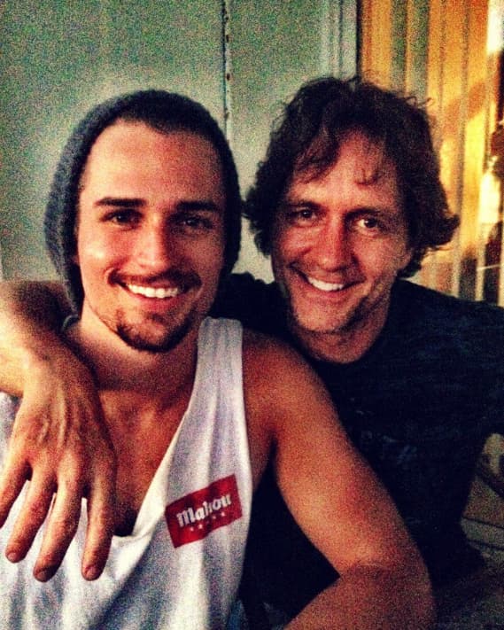 El talento de Jon viene de sangre pues es hijo del actor Guy Ecker.