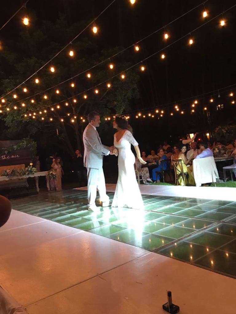 El tema elegido 'Brillas', del cantante y compositor mexicano León Larregui.