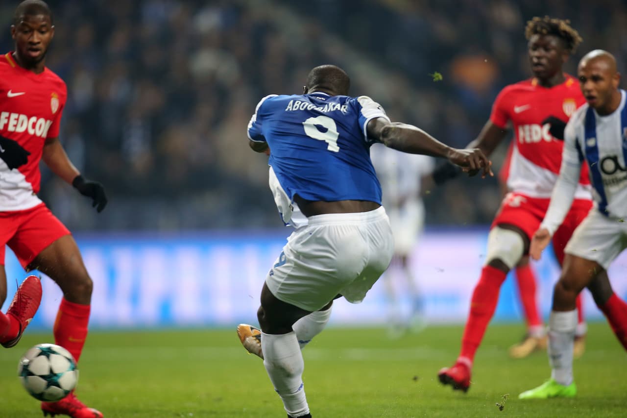 Aboubakar aumentó la cuenta al minuto 33 con un remate cruzado para poner el 2-0.