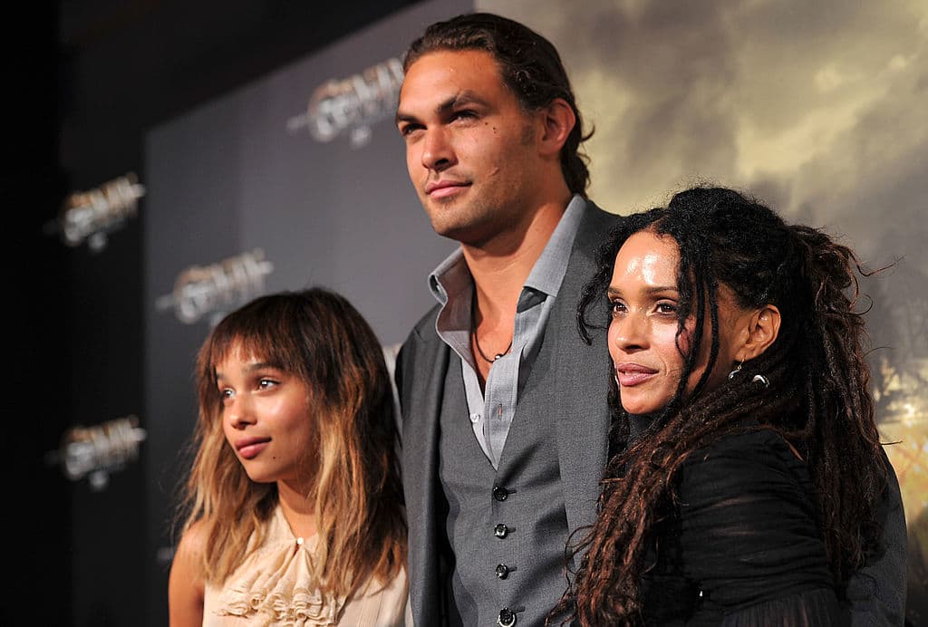 Momoa ayudó a criar a la hija de Bonet, la actriz Zoë Kravitz, de su anterior matrimonio con el cantante Lenny Kravitz.
