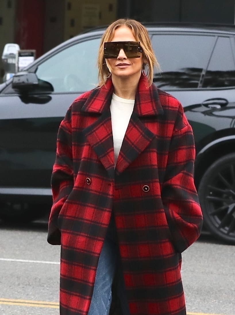 Sin embargo, apareció sin la compañía de su esposa, 
<b>JLo</b>. 
<br>