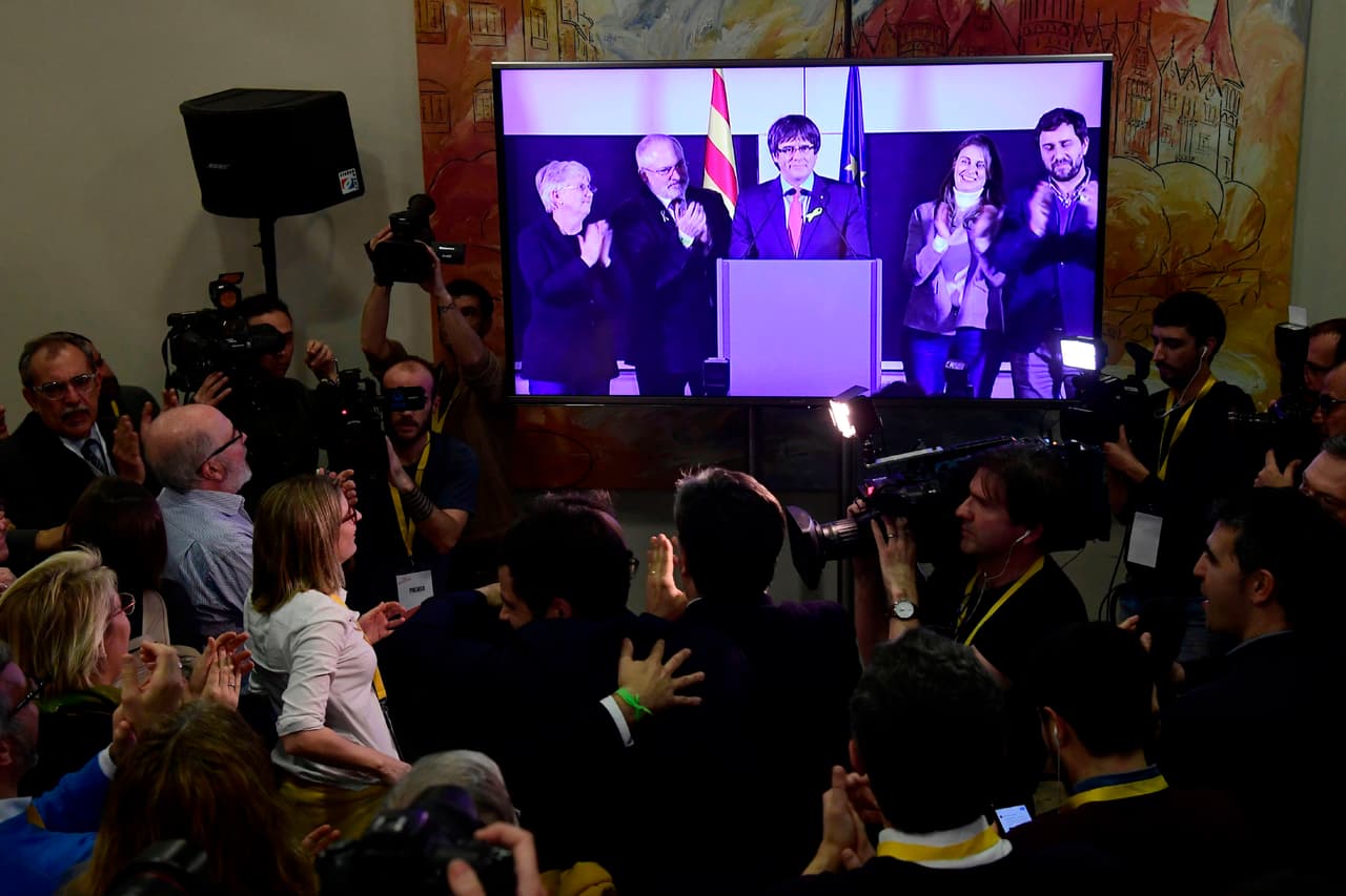 Carles Puigdemont habla por videoconferencia desde Bruselas luego de conocer los resultados.