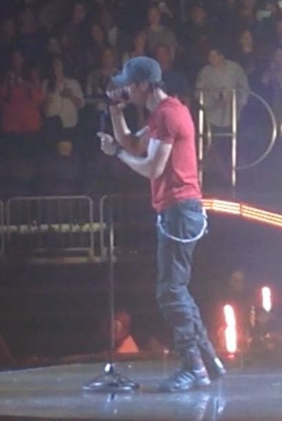 Con el US Airways completamente repleto, Pitbull y Enrique Iglesias hicieron retumbar el centro de Phoenix con un tremendo fiestón que duró más de 3 horas.En el concierto, estaban presentes celebridades como Jessica Cediel del Gordo y La Flaca y William Valdes de Despierta America, entre otros. Durante el show, los fans enloquecieron y corearon los éxitos de ambos artistas. Enrique Iglesias, hasta saltó del escenario para interactuar con su público y tomarse selfies con ellos.