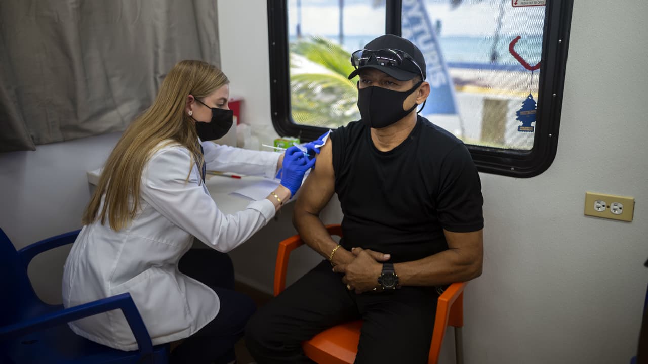 Puerto Rico tiene la tercera tasa de vacunación contra covid-19 más alta en Estados Unidos