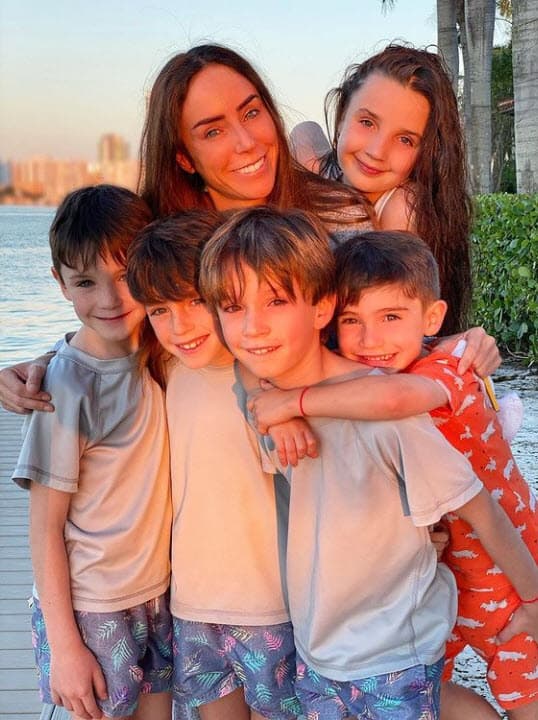 La icónica cantante Cher fue la dueña de la mansión de 1993 a 1996.
<br>