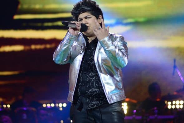 Stephanie volvió al escenario ahora con un éxito de la juez invitada, Yuri.