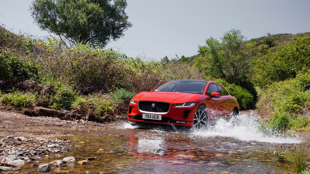 Jaguar ni pide ni necesita excusas por el funcionamiento de la I-Pace, lo cual no solo es un logro para el fabricante, sino que le proporciona una tonelada de credibilidad al futuro mismo del auto eléctrico.