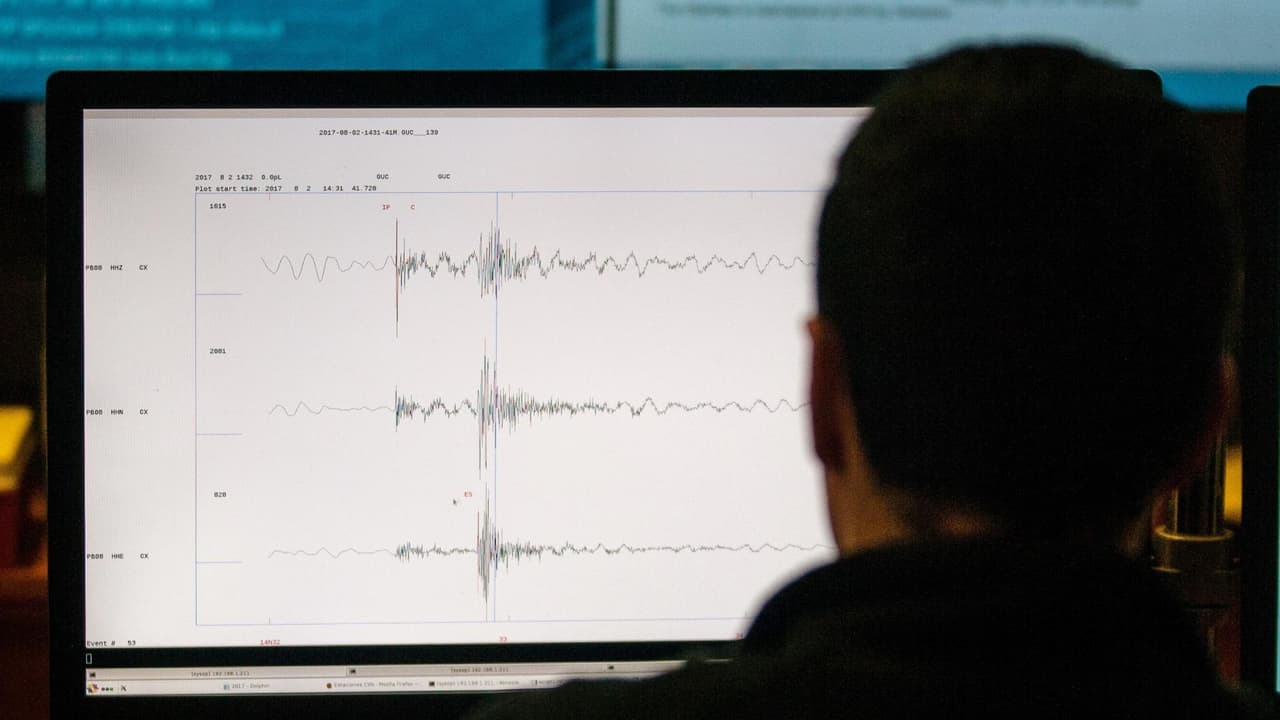 <b>"Si vives en California tienes que estar preparado para un sismo los 365 días"</b>, dijo a Univision Los Ángeles, Gustavo Ortiz, representante de la Oficina de Servicios de Emergencia del Gobernado de California, durante una simulación de terremoto de 3 y hasta 7 de magnitud que verás en este video.