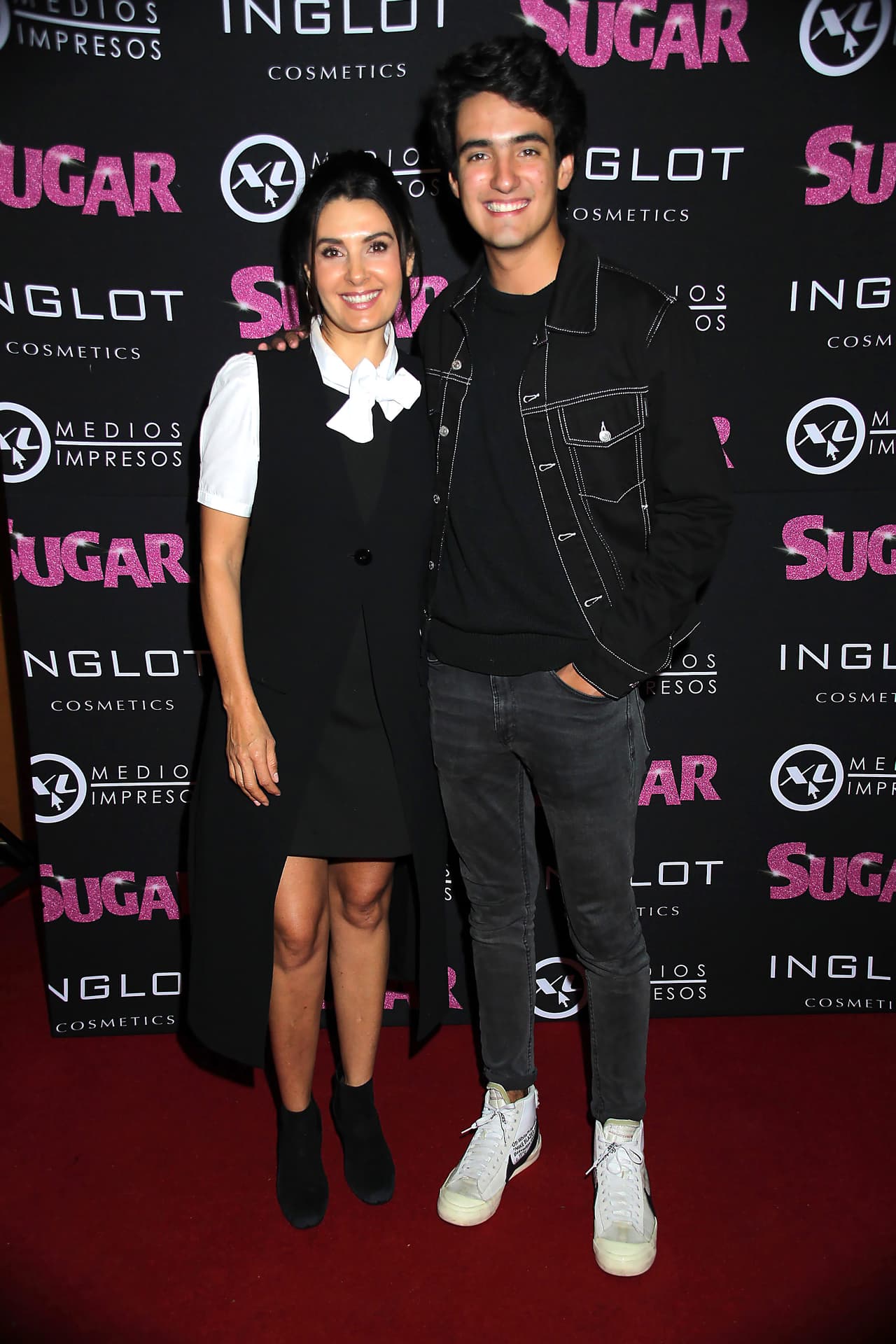 En Soltero Con Hijas comparte créditos con su madre, quien ha sido una de sus maestras en esta carrera, según confesó en una reciente entrevista.