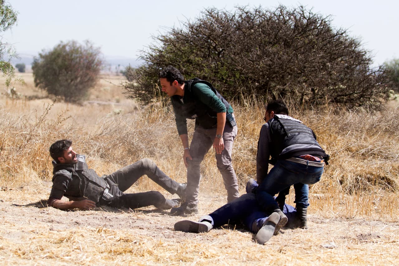 Finalmente 
<b><a href="http://www.univision.com/series/la-piloto/john-lucio-fue-arrestado-por-la-dea-tras-una-despiadada-pelea-con-dave-video">John Lucio fue arrestado después de librar tantos operativos</a></b>.