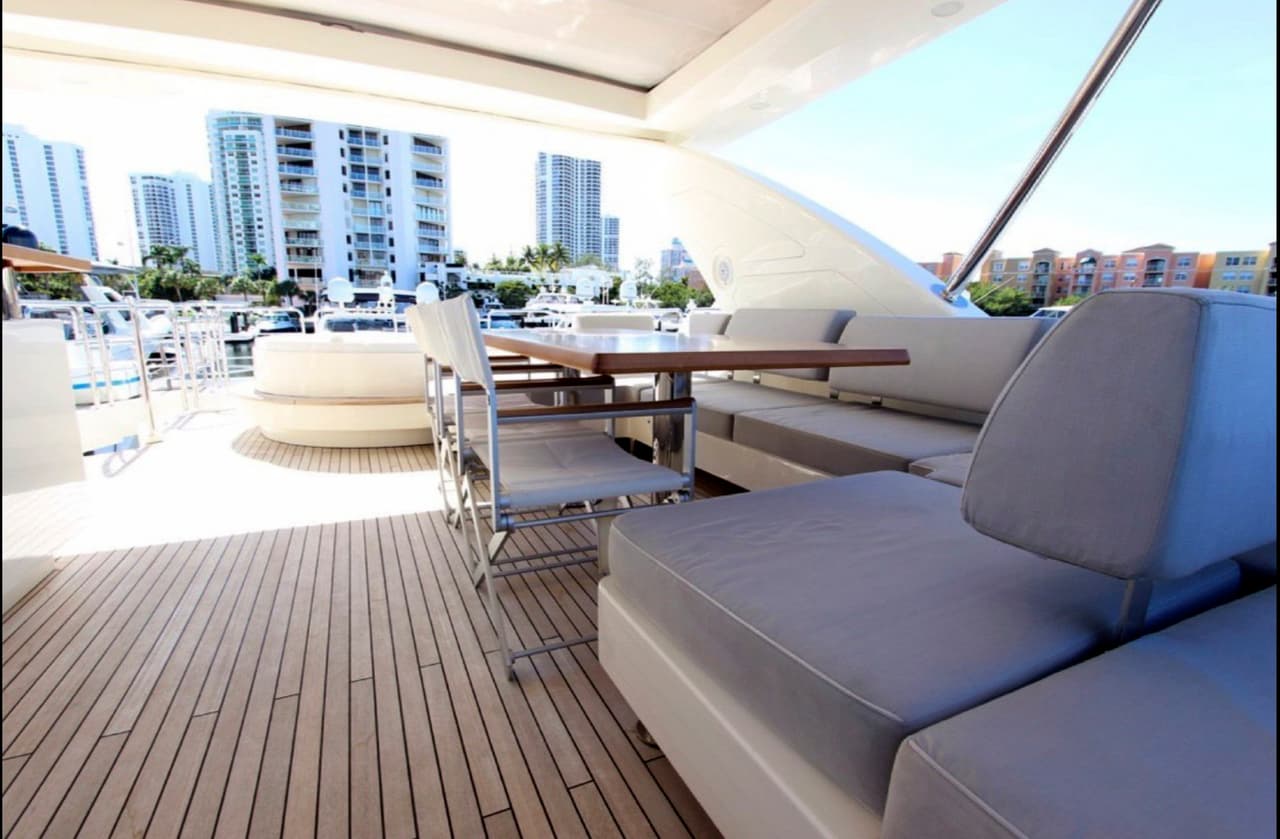 La embarcación, que por mucho tiempo permaneció en una marina de Miami, Florida, fue renovada antes de su venta. Su jacuzzi, por ejemplo, en un inicio era cuadrado, pero luego fue reemplazado con una unidad redonda.