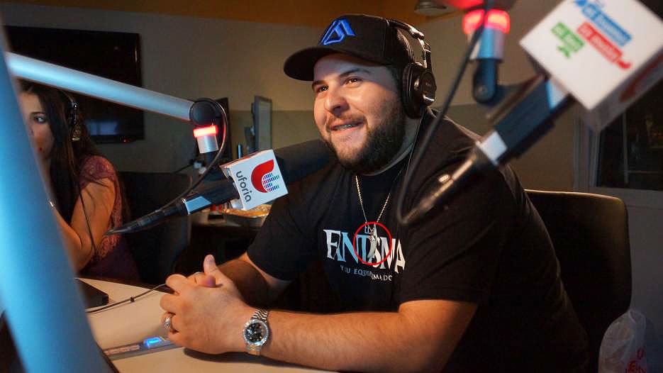 Comencemos con 
<b>Alexander García</b>, mejor conocido como 
<b>El Fantasma</b>, quien siempre carga en su cuello un collar con un peculiar colmillo que asegura le ha traido buena suerte.