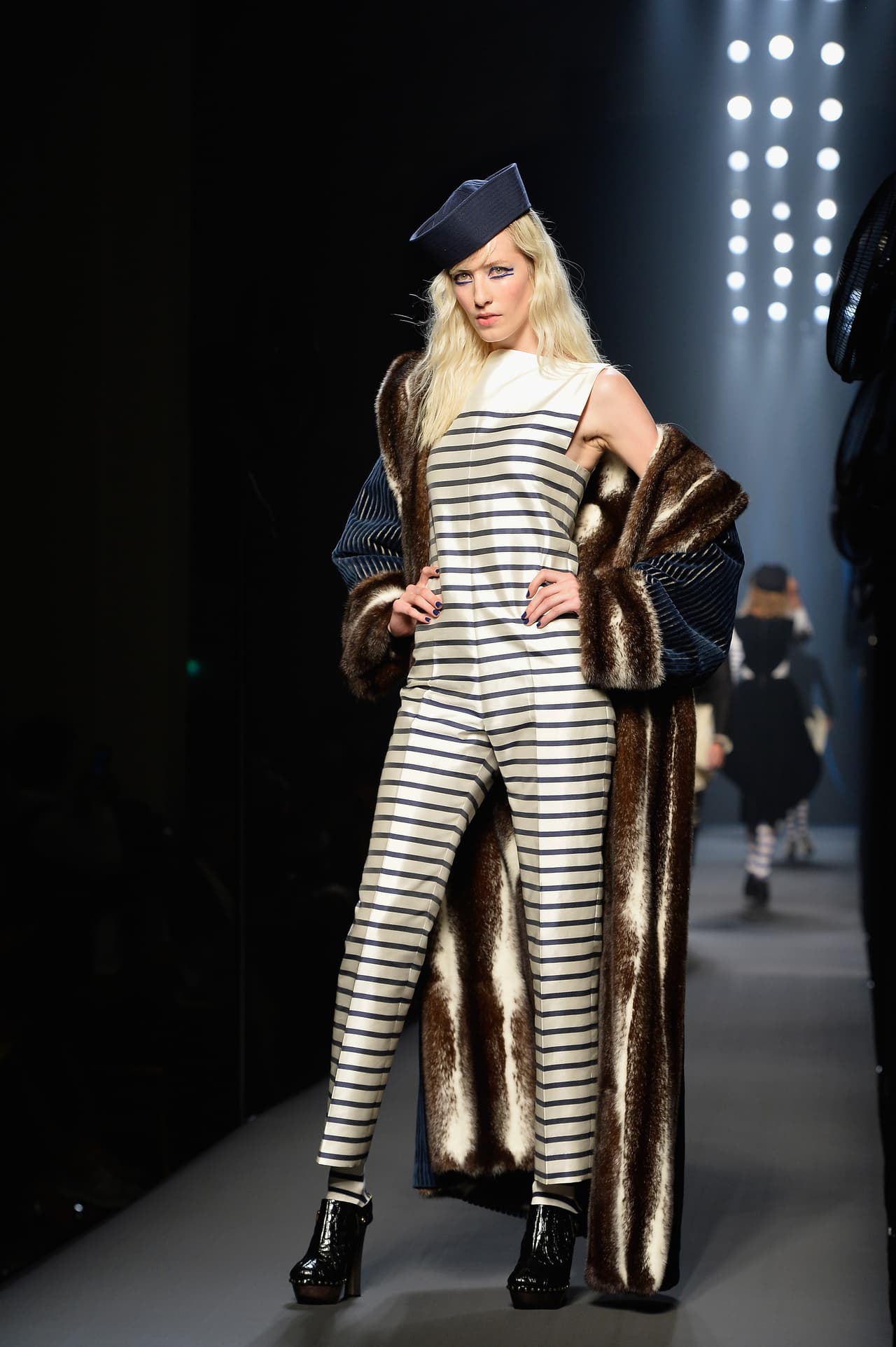 Un aporte interesante y vintage fueron los tocados.