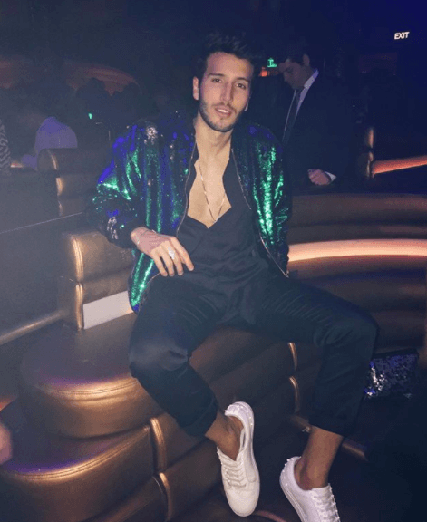 Con tan solo 24 años de edad, Sebastián ya ha forjado una fructífera carrera musical donde ha obtenido no solo fama internacional, sino reconocimientos y nominacionaes a diversos premios.