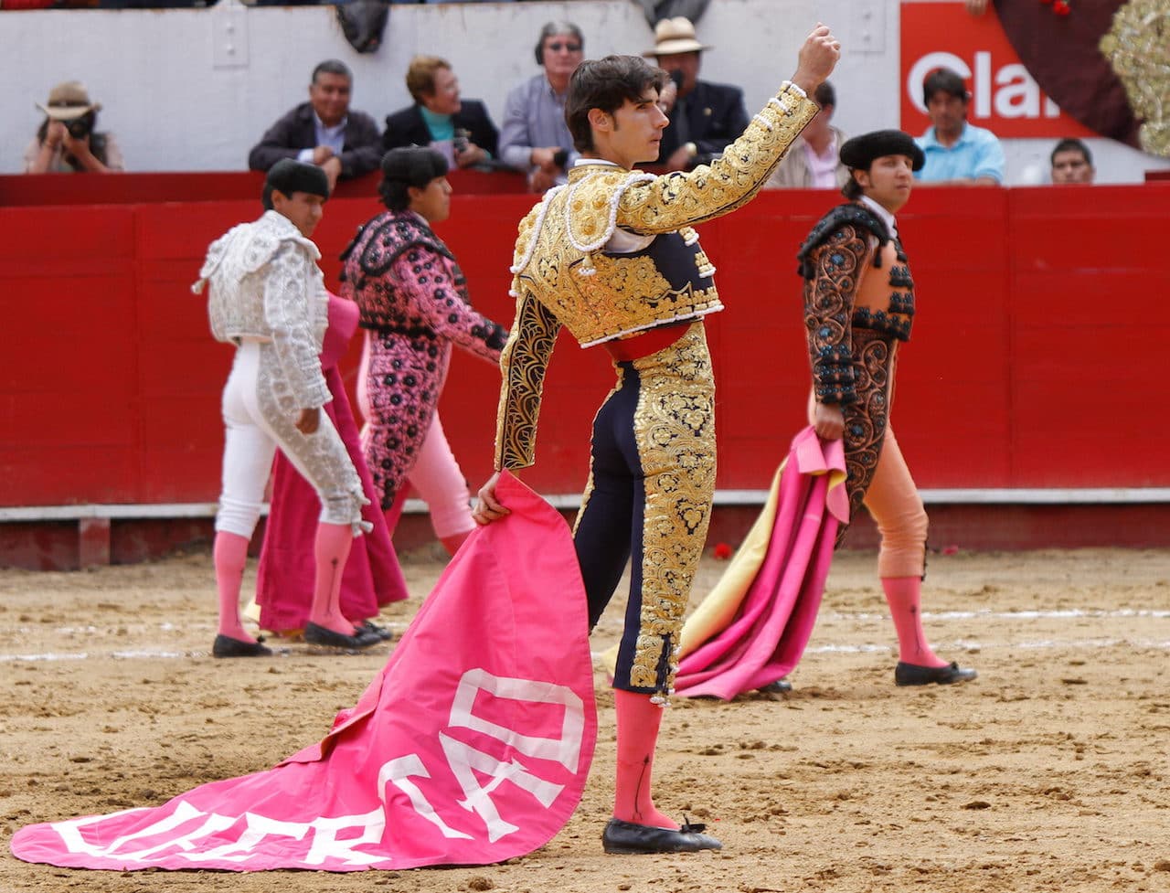 Víctor Barrio Hernanz. Falleció el 9 de julio de 2016 en la plaza de toros de Teruel, por una cornada del toro 'Lorenzo' (ganadería de Los Maños). Era la primera muerte de un torero español en más de 30 años. Originario de Segovia, Barrio tenía 29 años.