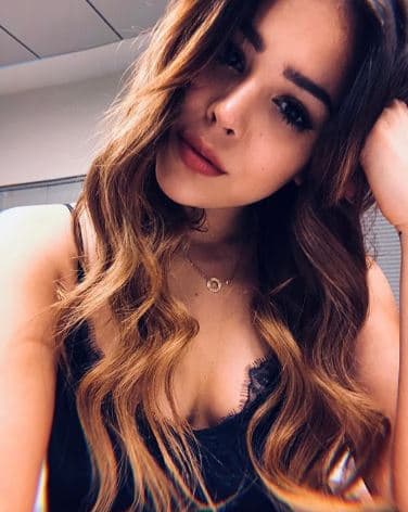 La propia Danna Paola se encargó de etiquetar a su acompañante, el actor Itzan Escamilla.