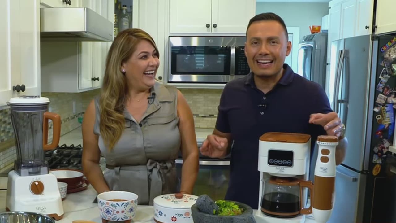 De madre a estrella de TikTok: la latina que dejó su trabajo y tiene su línea de artículos de cocina