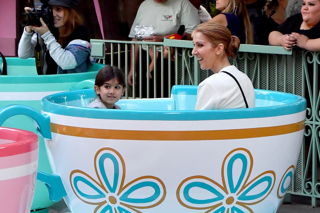 Céline llevó a sus gemelos a celebrar su cumpleaños.