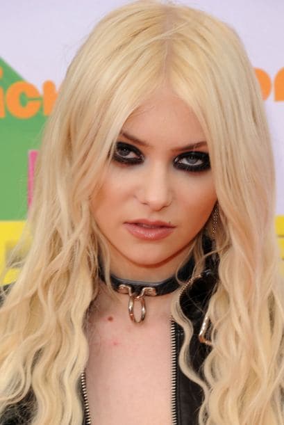 En 2011, Momsen regresó a los premios infantiles Nickelodeon, contagiando de su carisma y alegría a los niños. Más videos de Chismes aquí.