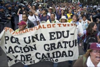 México descalifica informe sobre salarios de maestros